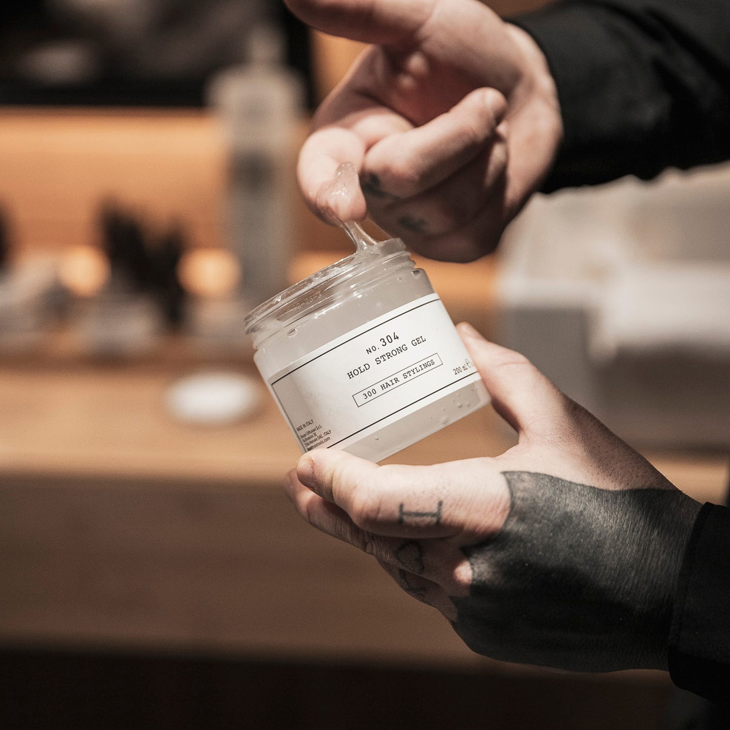NO. 304 HOLD STRONG GEL
